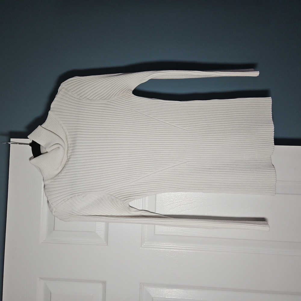 V28 Form Fitting Turtle Neck Sweater - White - Size 2X